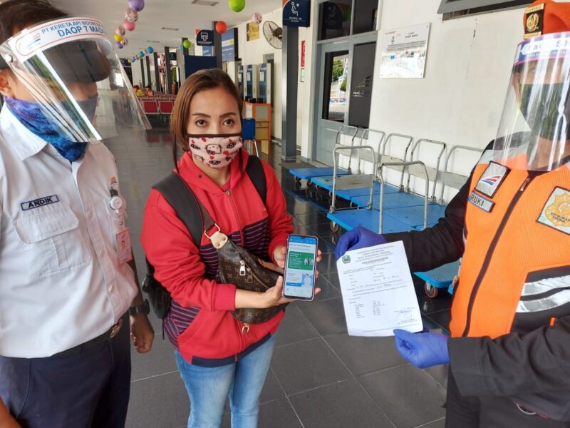 Tak Bawa Surat Hasil Rapid Test, Puluhan Penumpang di Madiun Ditolak Naik KA