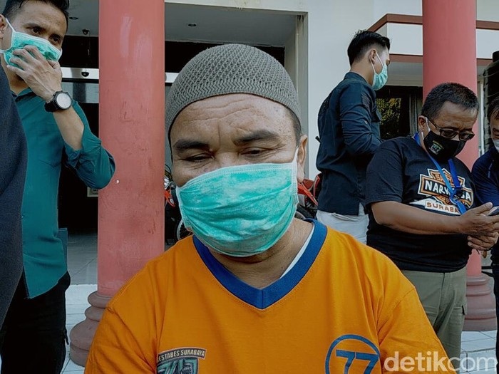 Ditangkap Saat Ngaji, Pengedar di Surabaya Simpan Sabu dalam Al-Qur’an