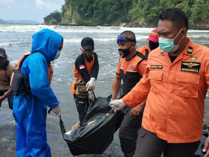 Wisatawan di Tulungagung yang Tersapu Ombak Ditemukan Tak Bernyawa