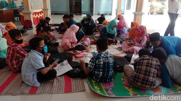 Desa di Lamongan Ini Sediakan Wifi Gratis Untuk Belajar