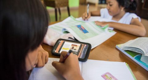 Hore! Ratusan Ribu Kartu Perdana Gratis untuk Belajar Daring Dibagikan di Jatim