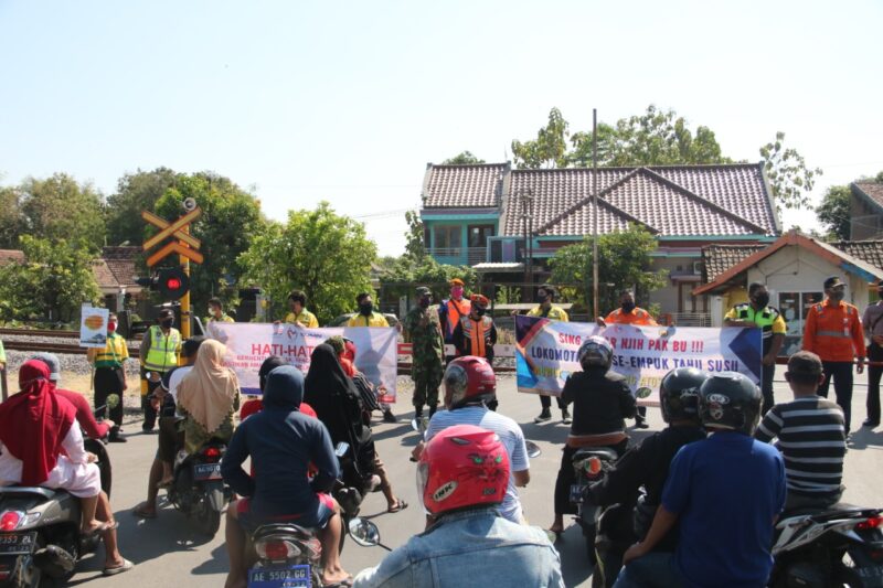 KA Reguler Mulai Beroperasi, KAI Ingatkan Masyarakat Lebih Waspada di Perlintasan Sebidang