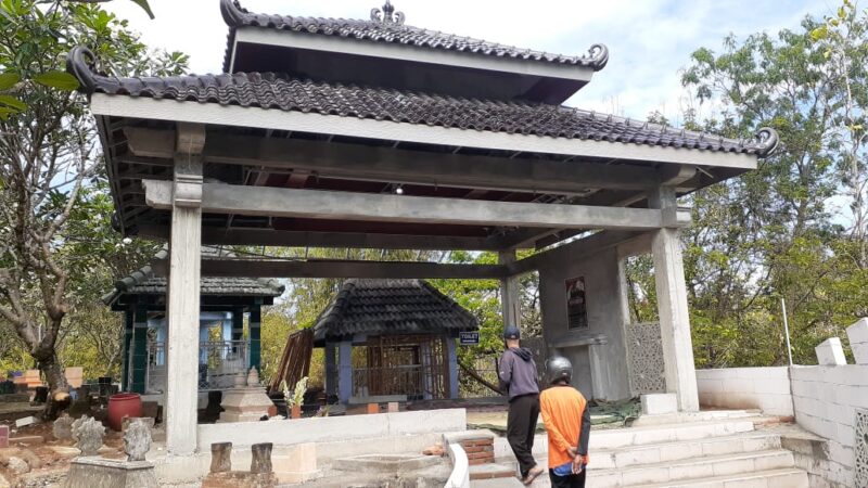 Makam Mendiang Didi Kempot Diperbaiki Istri Pertama