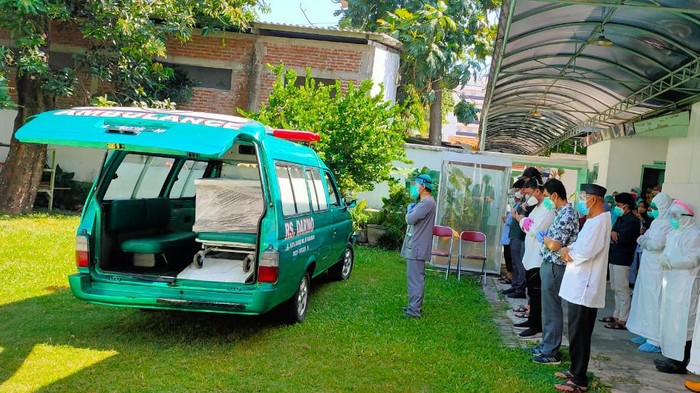 Kabar Duka, Guru Besar Unair Surabaya Meninggal karena Corona