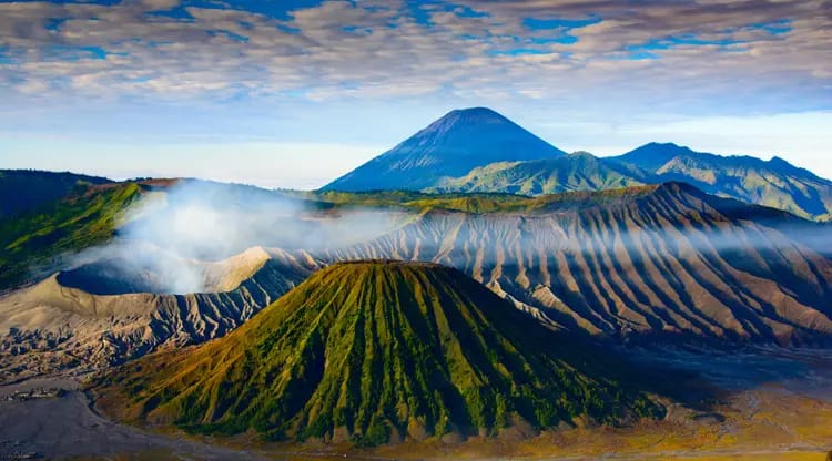 6 Gunung di Jawa Timur Tawarkan Sensasi Luar Biasa Bagi Para Pendaki