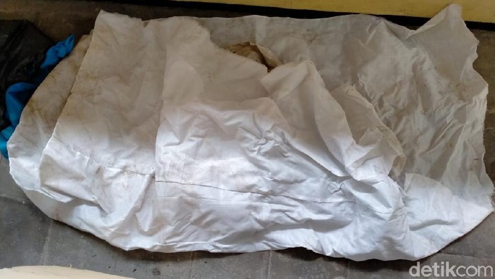 Ini Penampakan Kain Kafan Ibu Muda yang Dicuri di Jombang
