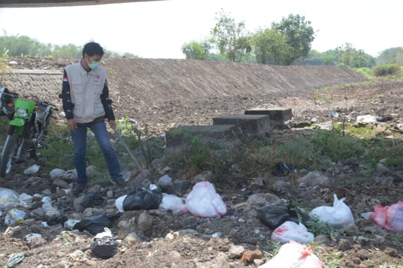Parah! Bupati Madiun Temukan Banyak Sampah Popok Bayi di Sungai yang Mengering