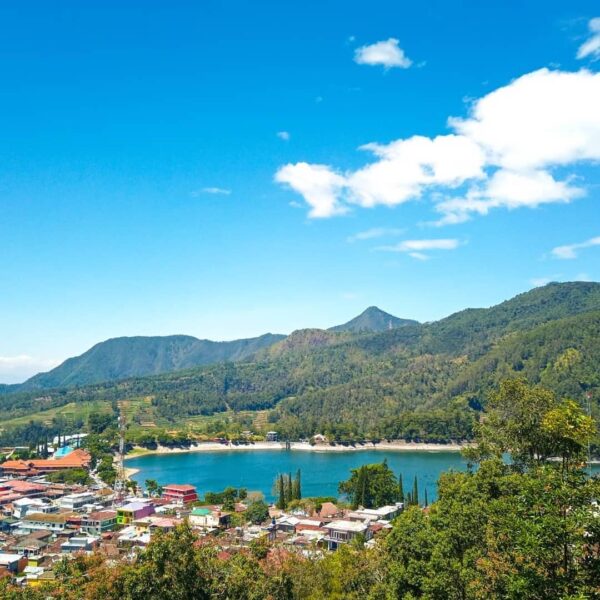 Beragam Pilihan Objek Wisata Keren di Lereng Gunung Lawu