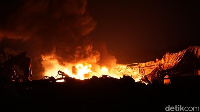 Percikan Las Diduga Picu Kebakaran Pabrik di Mojokerto