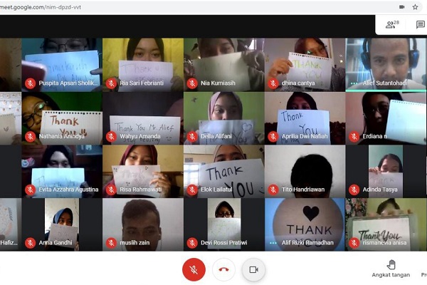 Bikin Meleleh, Mahasiswa di Madiun Ini Beri Kejutan Manis untuk Dosen