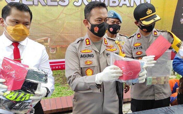 Ancam Sebarkan Foto Bugil, Santri di Jombang Gauli Anak SMP