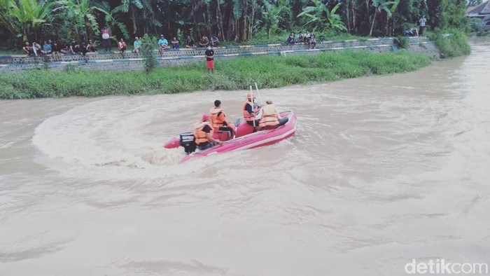 Mandi di Sungai Tak Bisa Berenang, Remaja di Jombang Hilang