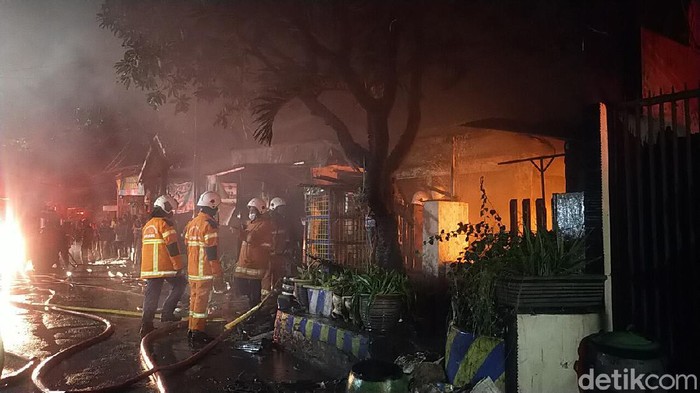 Kebakaran di Surabaya, Ibu dan Anak Meninggal Terjebak di Rumah
