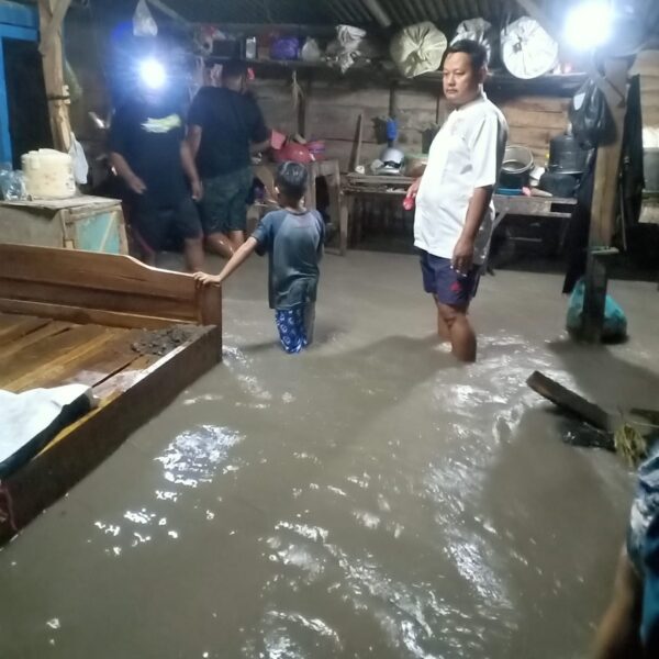 Hujan Deras 4 Jam, Puluhan Rumah dan Jalan Raya di Madiun Kebanjiran