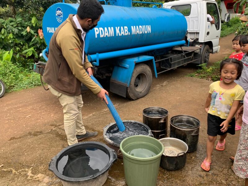 Pipa Saluran Air Diterjang Banjir, 1.100 Keluarga di Madiun Kesulitan Air Bersih