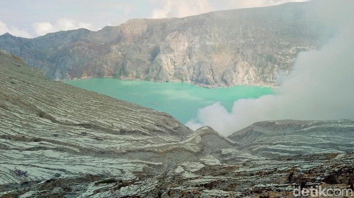 Wisman Sudah Bisa Lagi Nikmati Kawah Ijen