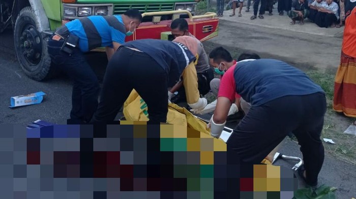 Ngabuburit, 2 Remaja di Trenggalek Meninggal karena Tabrak Truk