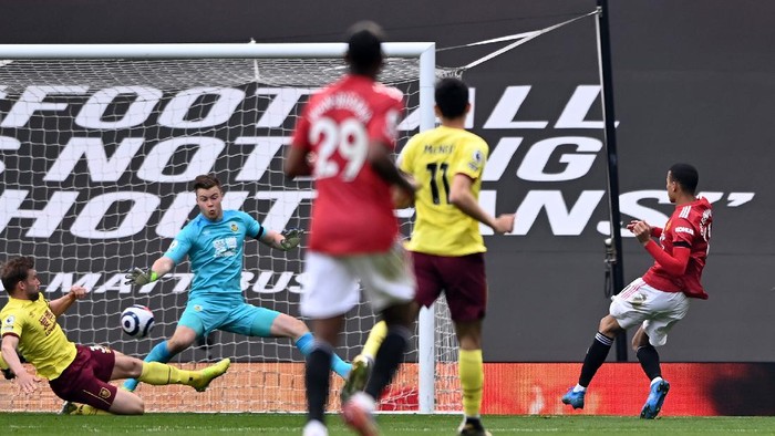 Liga Premier Inggris: Kalahkan Burnley 3-1, MU Terus Tempel City
