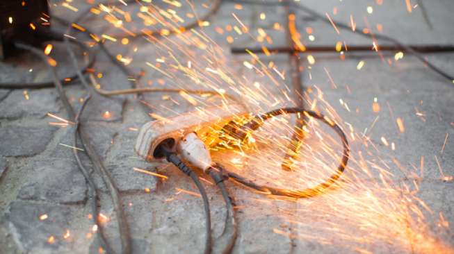 Tak Sengaja Sentuh Kabel, Warga Banyuwangi Meninggal Tersengat Listrik