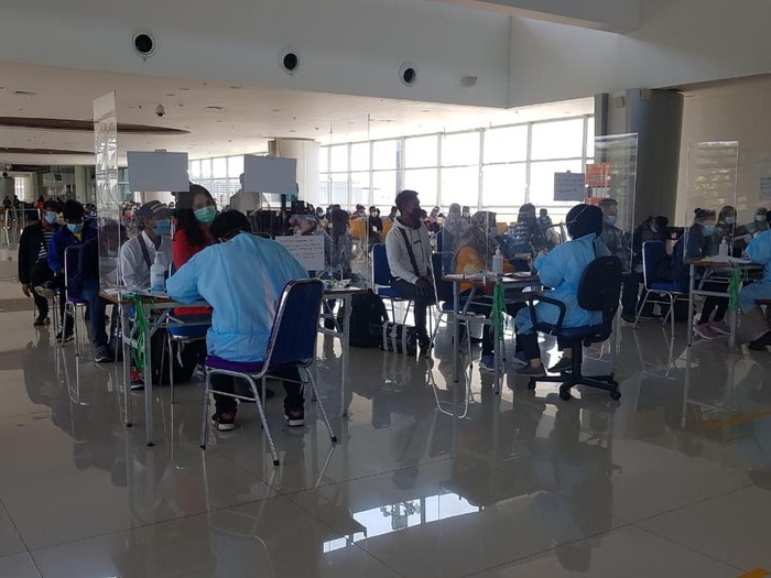 Gelombang TKI Berdatangan ke Jatim, Dikarantina di Wisma Haji Surabaya