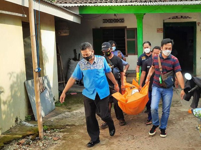 Tersetrum Alat Sendiri, Terapis Pijat Keliling Meninggal di Kediri