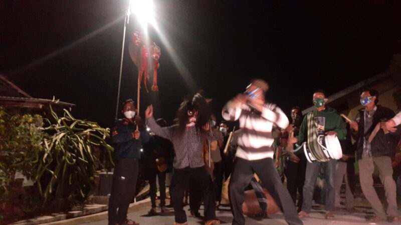 Usir Covid-19, Warga Lereng Gunung Wilis di Madiun Lakukan Ritual Ini Setiap Malam