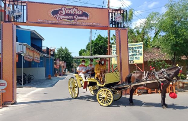 Cara Unik Heppiii Community Madiun Berbagi Kurban, Gunakan Dokar Kuda Hingga Motor Trail