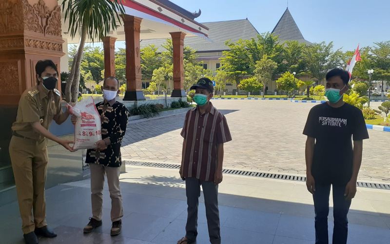 Pemkab Madiun Bagikan Beras ke 68.320 Keluarga