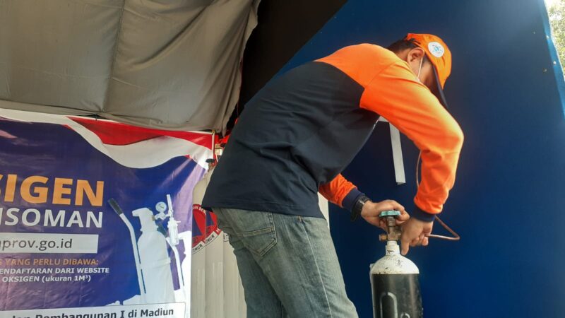 Mobil Pengisian Oksigen Gratis bagi Pasien Covid-19 Tersedia di Madiun