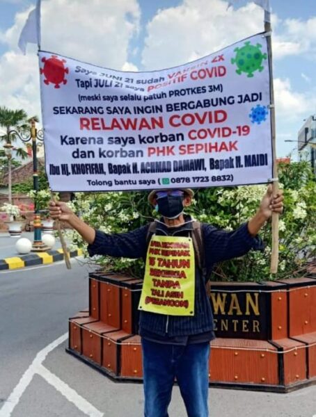 Jadi Korban PHK saat Pandemi Covid-19, Pria Ini Lakukan Aksi Tunggal di Jalanan Madiun