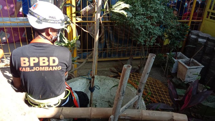 Pria di Jombang Bunuh Diri karena Depresi Istrinya Meninggal Covid-19