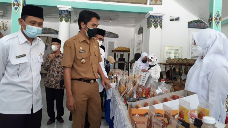 Terima Sertifikat Halal, Produk UMKM di Madiun Siap Banjiri Swalayan