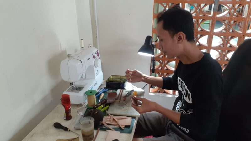 Dari Coba-Coba, Warga Madiun Ini Berhasil Ekspor Kerajinan Kulit ke Jepang Hingga Kanada (Bagian-2)