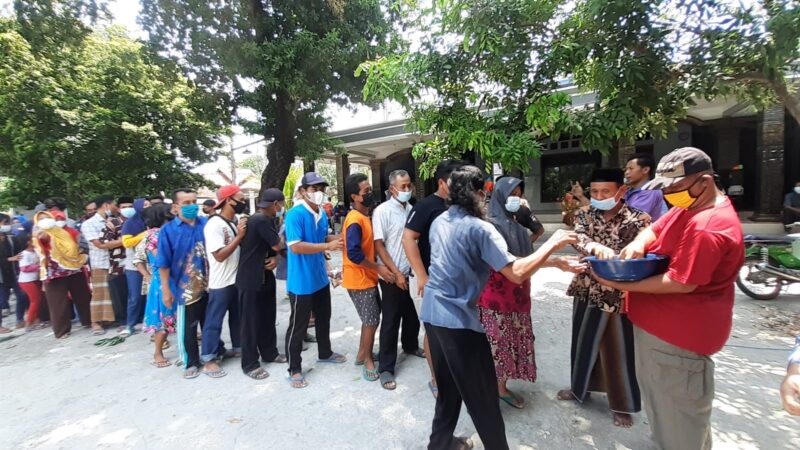 Unik! Warga Madiun Bagikan Uang Koin dan Jajanan untuk Peringati Maulid Nabi Muhammad