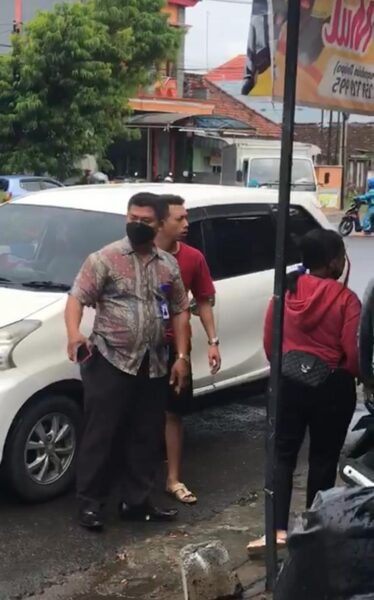 Pasangan Suami-Istri Bertengkar di Jalan Madiun, Ternyata Ini Penyebabnya