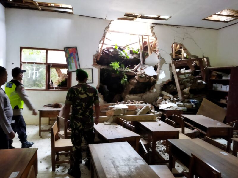 Tanah Longsor Jebol 2 Ruang SDN di Ponorogo