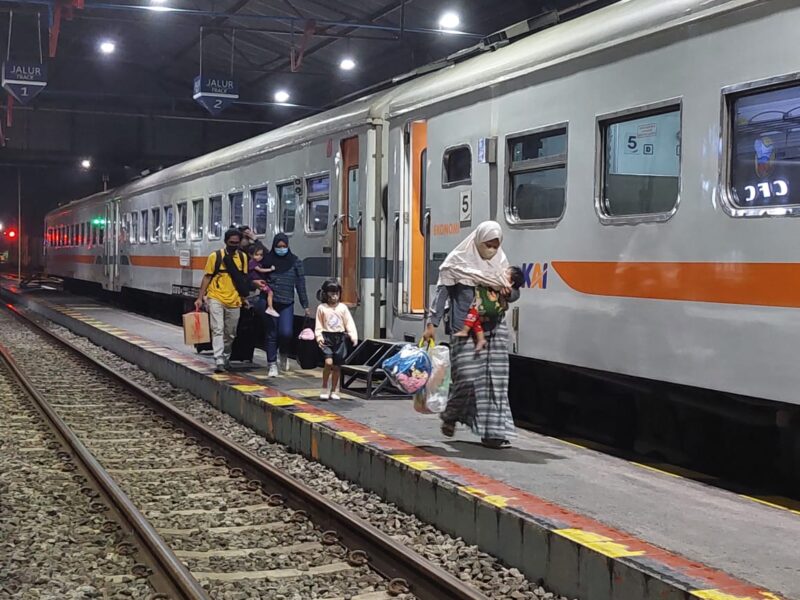 2 Penumpang Nakal Diturunkan Paksa di Stasiun Kedunggalar, Ini Sebabnya