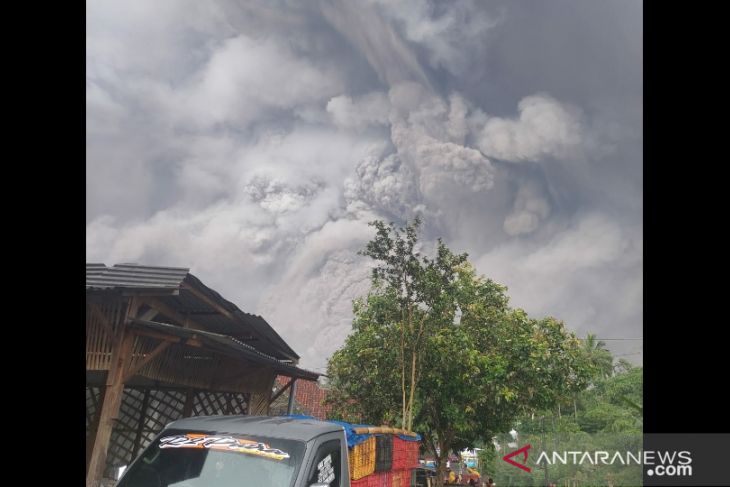 Gunung Semeru Erupsi, Masyarakat Diminta Jauhi DAS