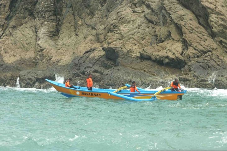 20 Orang Terseret Arus Pantai Jember saat Ritual, 11 Orang Ditemukan Meninggal