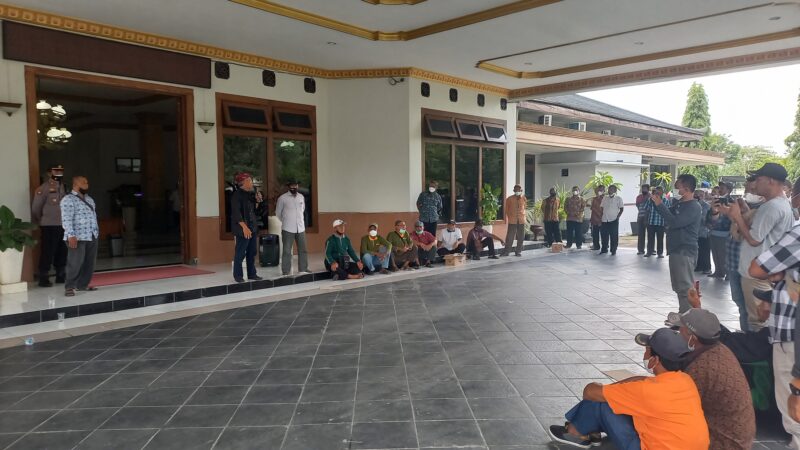 Pupuk Bersubsidi Langka, Puluhan Petani Geruduk DPRD Madiun