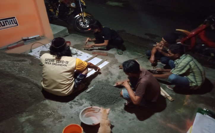 Belasan Karta Heppiii Community Madiun Bergerak Bersama Perbaiki Fasilitas Desa