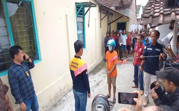 Tangis Keluarga Korban Pecah saat Rekonstruksi Pembunuhan Pensiunan RRI Madiun