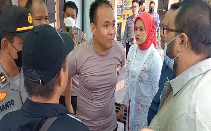 Kasatlantas Cekcok dengan Wartawan Madiun, Gara-Gara Istrinya Tak Sengaja Tersentuh