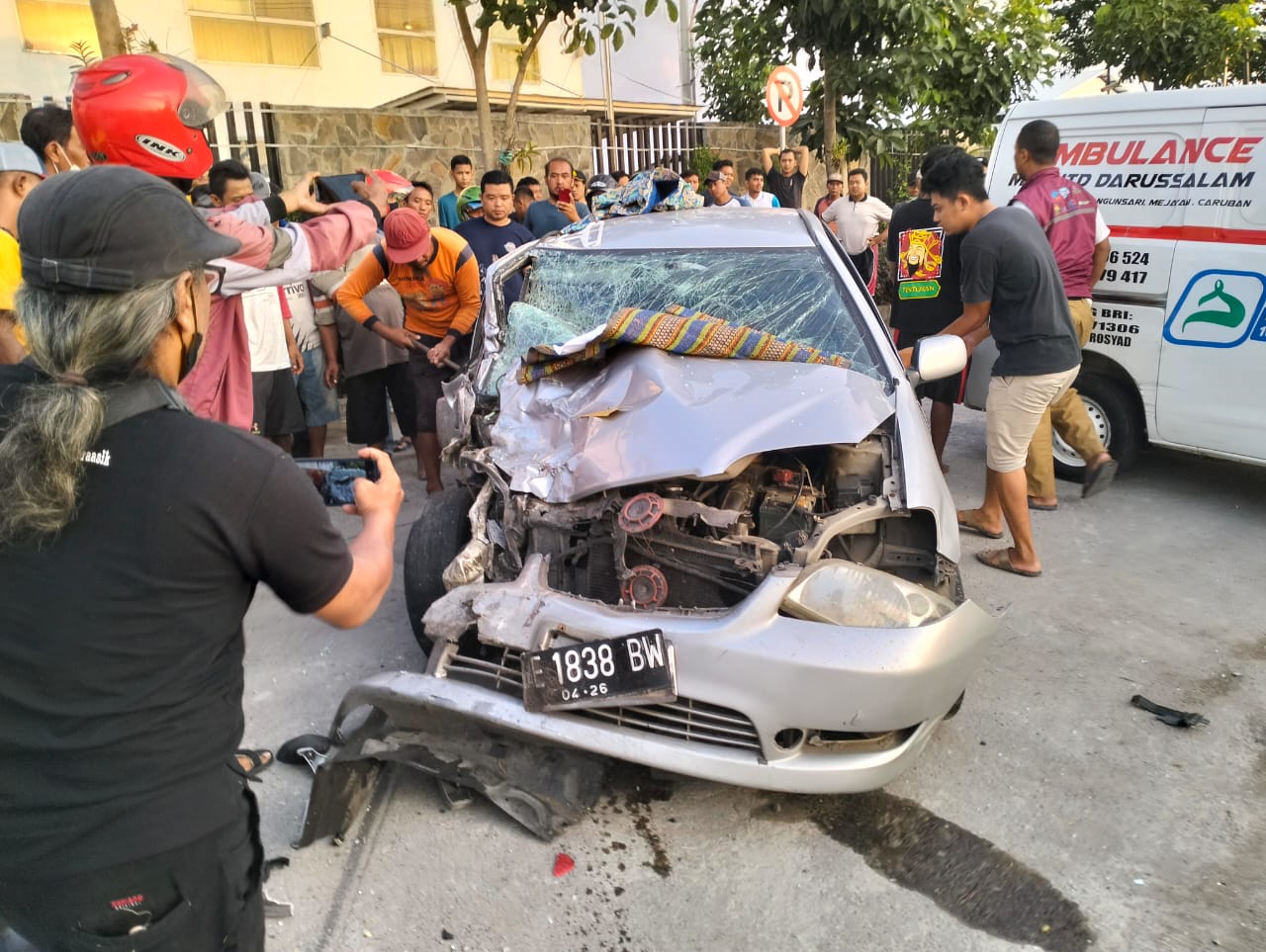 Kecelakaan Beruntun Maut Libatkan 3 Kendaraan di Madiun,1 Meninggal dan 3 Orang Luka-Luka