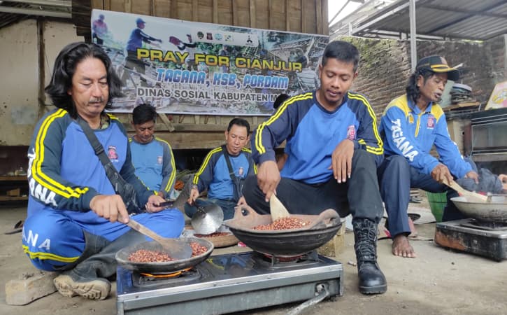 Tagana Kabupaten Madiun Kirim 1 Kuintal Sambal Pecel untuk Korban Gempa Cianjur