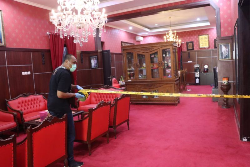 Rumah Dinas Dirampok Senin Subuh, Wali Kota Blitar Beserta Istri Disekap, Uang Rp400 Juta Raib