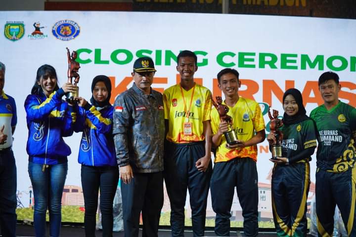 Peroleh 6 Emas & 4 Perak, Kontingen DIY Juara Umum Kejurnas Drum Band di Kota Madiun