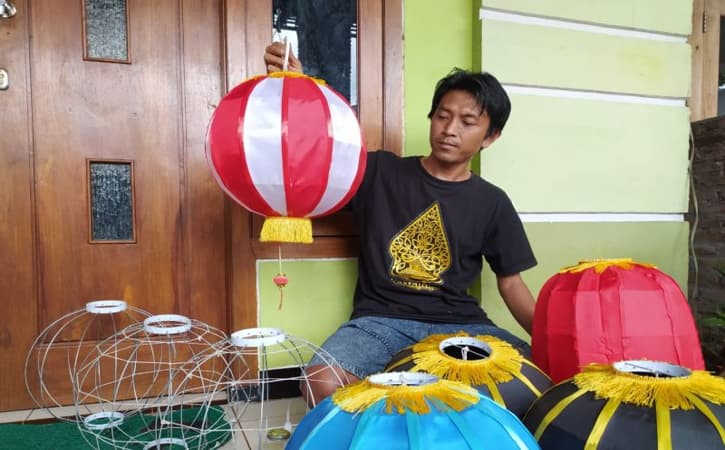 Pembuat Lampion di Ponorogo Kebanjiran Pesanan Jelang Perayaan Imlek