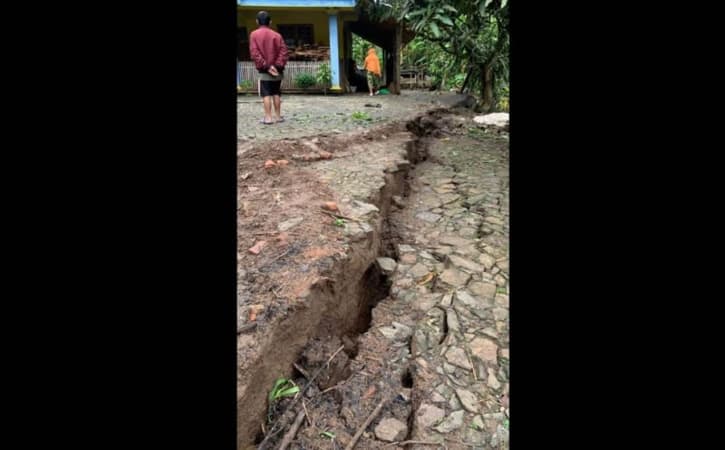 Ratusan Warga di Sawoo Ponorogo Diungsikan karena Tanah Gerak Semakin Melebar