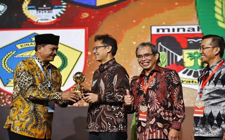 Mantap! Pemkot Madiun Terima Penghargaan UHC dari Pemerintah Pusat